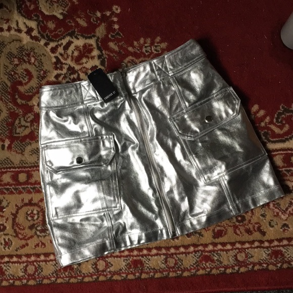 Forever 21 Dresses & Skirts - Silver metallic zip skirt